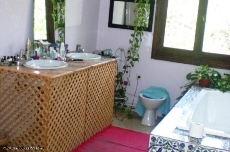 5 Bedroom Finca, Casares. Traditional bathroom, Arquita, Casares