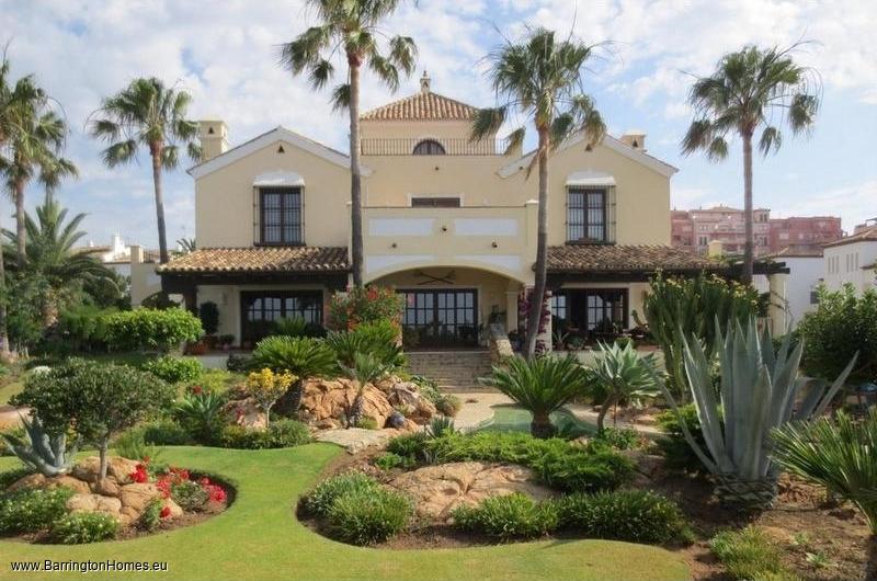 5 Bedroom Villa, Jardines de la Duquesa, Duquesa for sale with