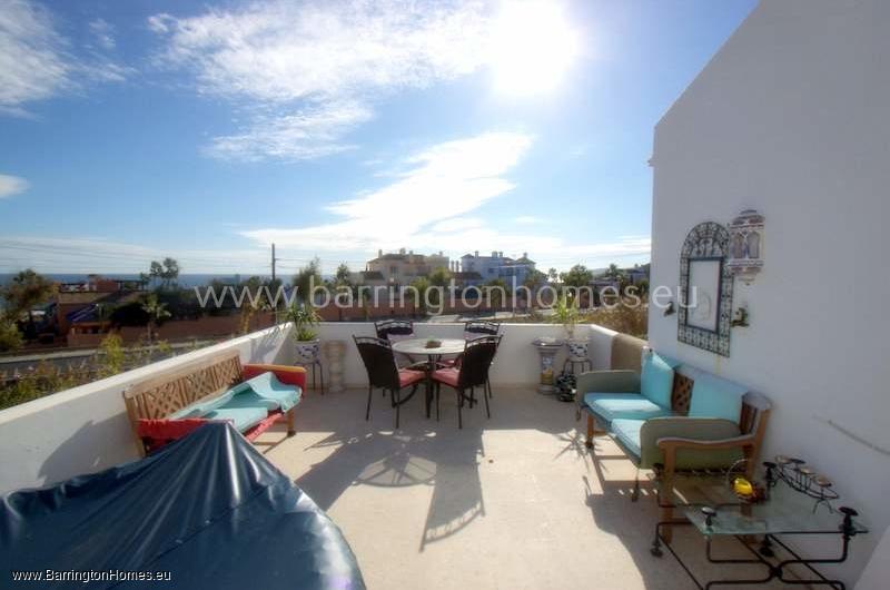 Charming 2 Bedroom Villa with Sea Views and Private Garden in Casares Costa. 