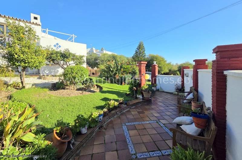 Charming 2 Bedroom Villa with Sea Views and Private Garden in Casares Costa. 