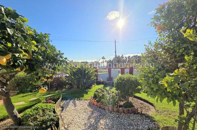 Charming 2 Bedroom Villa with Sea Views and Private Garden in Casares Costa. 