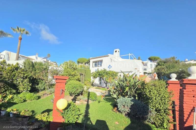 Charming 2 Bedroom Villa with Sea Views and Private Garden in Casares Costa. 
