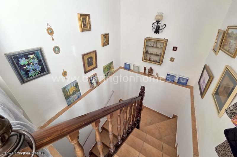 Charming 2 Bedroom Villa with Sea Views and Private Garden in Casares Costa. 