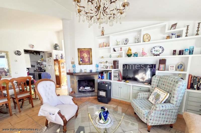 Charming 2 Bedroom Villa with Sea Views and Private Garden in Casares Costa. 