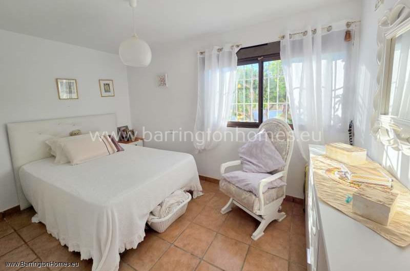 Charming 2 Bedroom Villa with Sea Views and Private Garden in Casares Costa. 