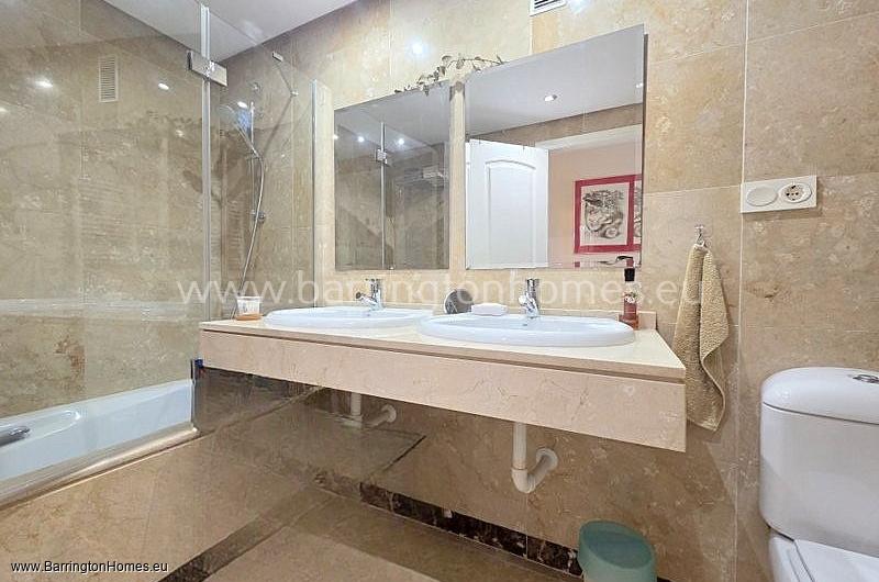 2 Bedroom South Facing Apartment, Duquesa Village, Duquesa. 