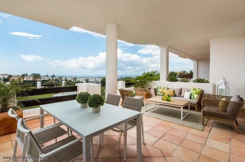 Luxury Apartments & Townhouses La Resina Golf Estepona for sale with