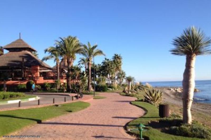 4 Bedroom Luxury Villas, La Resina Golf, Estepona for sale with