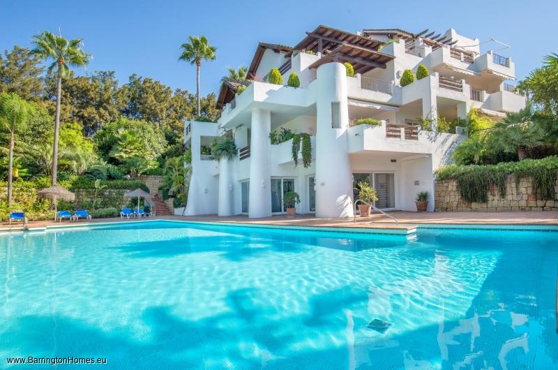 3 Bedroom Apartment, Alcazaba Beach, Estepona for sale with Barrington