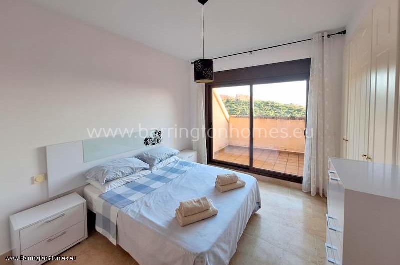 2 Bedroom Penthouse, Duquesa Village, Duquesa. 