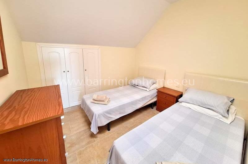 2 Bedroom Penthouse, Duquesa Village, Duquesa. 