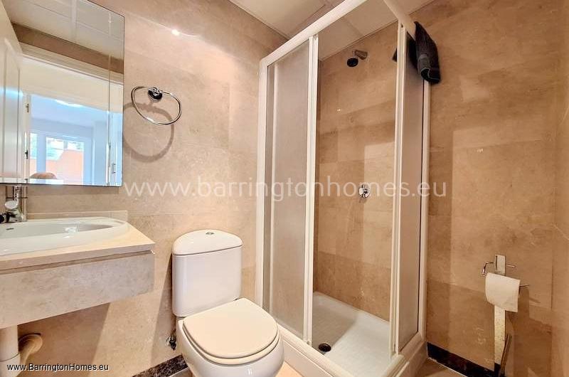 2 Bedroom Penthouse, Duquesa Village, Duquesa. 