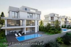 4 - 6 Bedroom Luxury Frontline Golf Villas, Azata Golf, Estepona. 