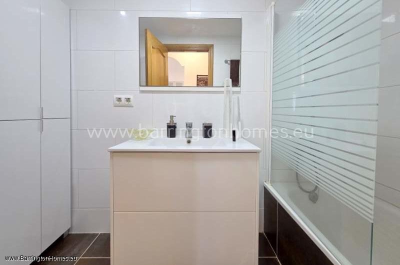 2 Bedroom Apartment, Maria Teresa, Sabinillas. 
