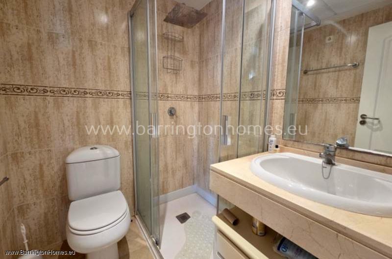 2 Bedroom Corner Aparment, Duquesa Suites, Duquesa. 