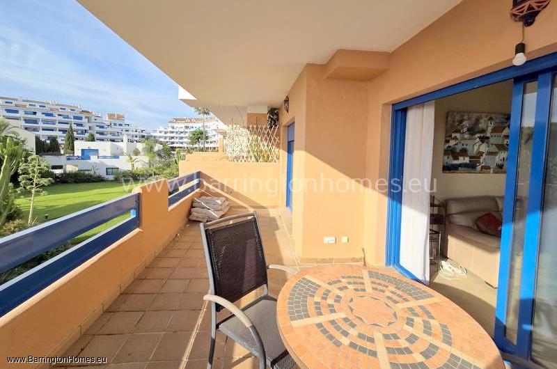 2 Bedroom Corner Aparment, Duquesa Suites, Duquesa. 