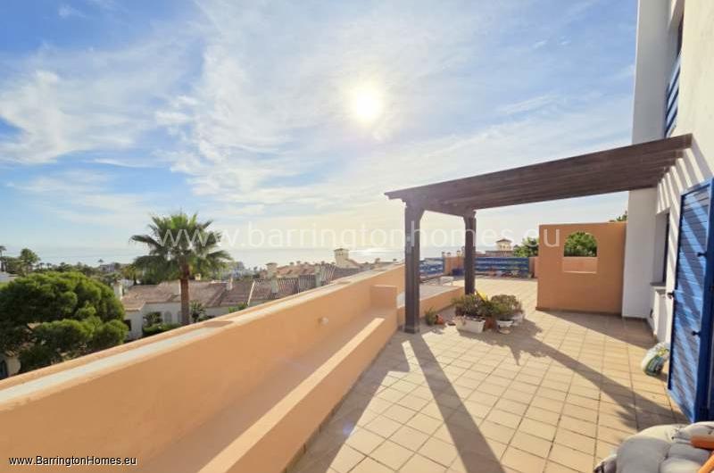 2 Bedroom Corner Aparment, Duquesa Suites, Duquesa. 