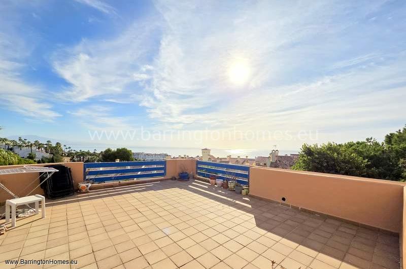 2 Bedroom Corner Aparment, Duquesa Suites, Duquesa. 
