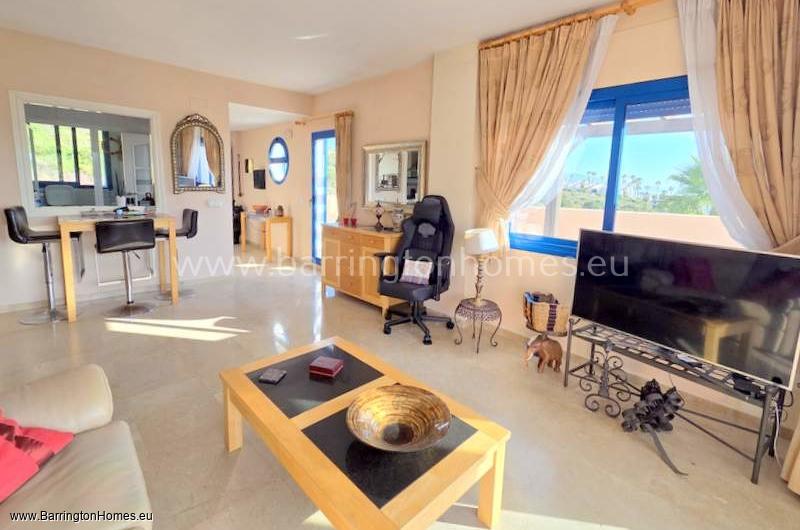 2 Bedroom Corner Aparment, Duquesa Suites, Duquesa. 