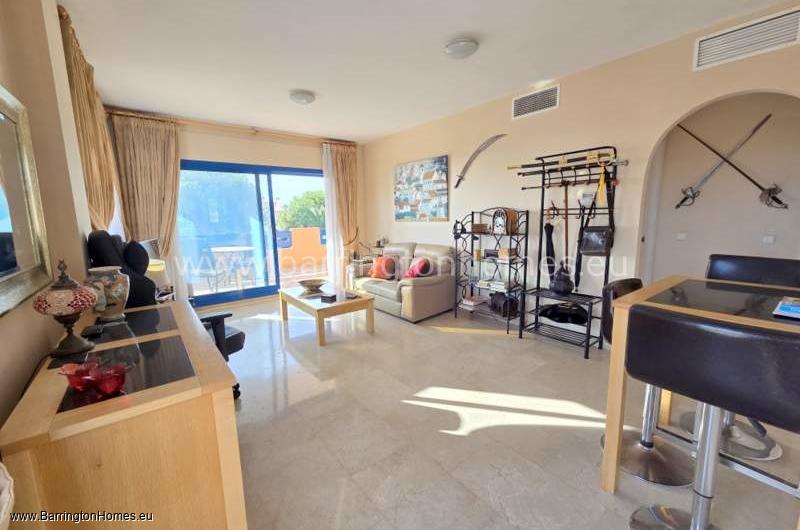 2 Bedroom Corner Aparment, Duquesa Suites, Duquesa. 