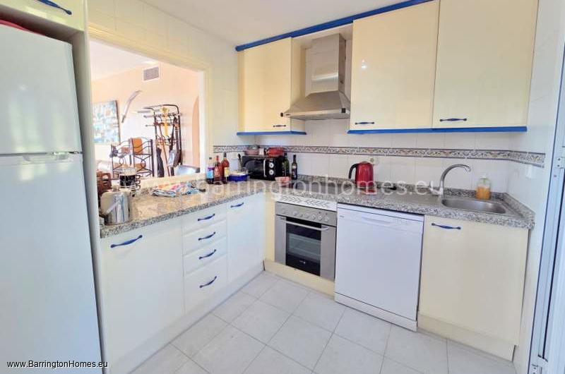 2 Bedroom Corner Aparment, Duquesa Suites, Duquesa. 