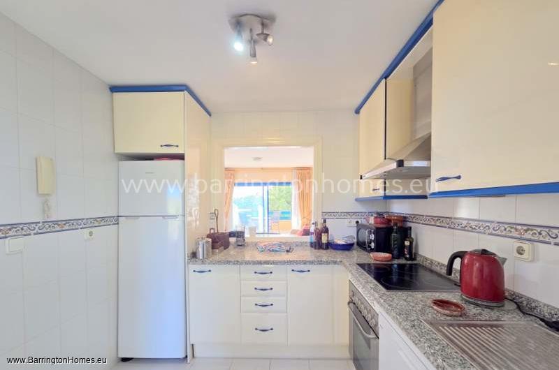 2 Bedroom Corner Aparment, Duquesa Suites, Duquesa. 