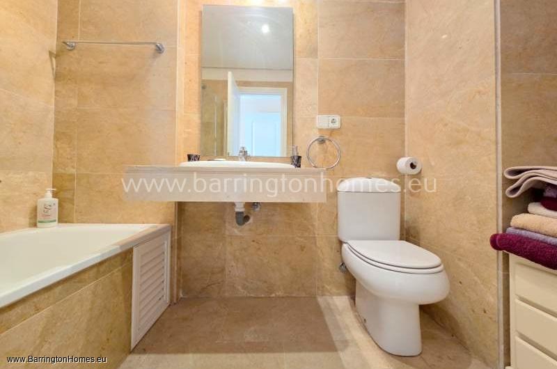 2 Bedroom Corner Aparment, Duquesa Suites, Duquesa. 