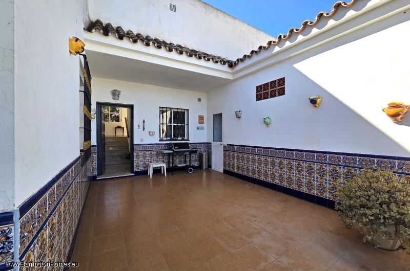 3 Bedroom Private Villa, Los Hidalgos, Duquesa. 