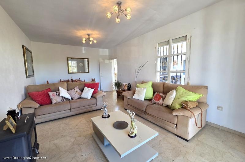 3 Bedroom Private Villa, Los Hidalgos, Duquesa. 