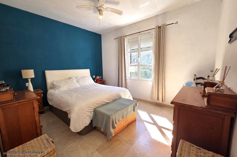3 Bedroom Private Villa, Los Hidalgos, Duquesa. 