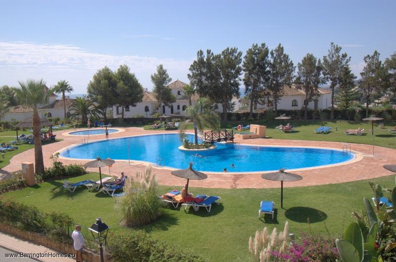 2 Bedroom Luxury Garden Apartment, Duquesa Suites, La Duquesa. 