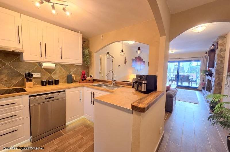 2 Bedroom Luxury Garden Apartment, Duquesa Suites, La Duquesa. 