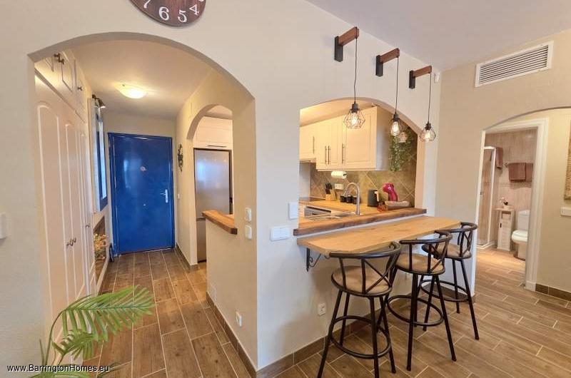 2 Bedroom Luxury Garden Apartment, Duquesa Suites, La Duquesa. 