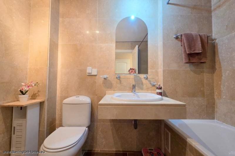 2 Bedroom Luxury Garden Apartment, Duquesa Suites, La Duquesa. 