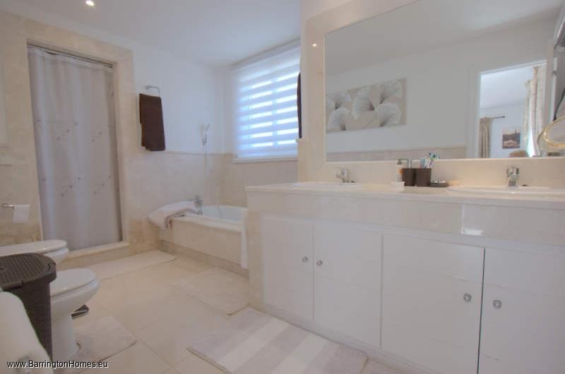 4 Bedroom Private Villa, Ocean Golf Villas, Duquesa. 