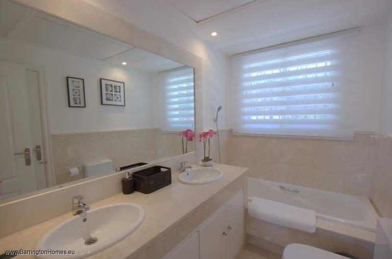 4 Bedroom Private Villa, Ocean Golf Villas, Duquesa. 