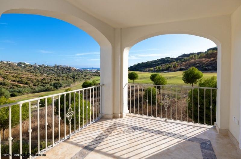 3 Bedroom Townhouses, Estepona Golf, Estepona. 