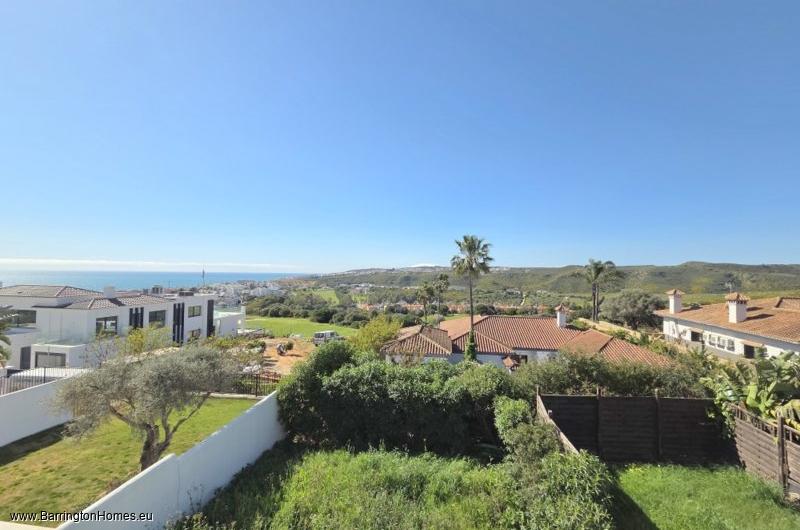 3 Bedroom Corner Townhouse, Jardines de la Duquesa, Duquesa. 