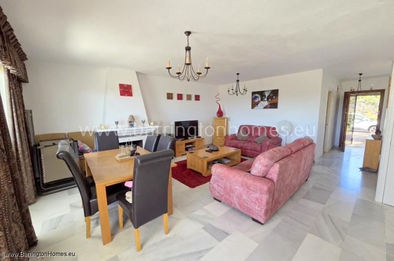 3 Bedroom Corner Townhouse, Jardines de la Duquesa, Duquesa. 