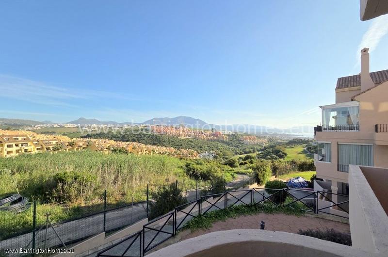 3 Bedroom, Corner Apartment, Duquesa Fairways, Duquesa. 