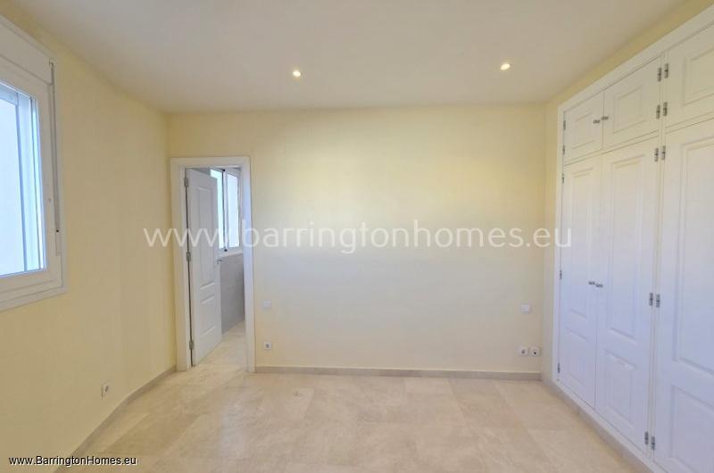 3 Bedroom, Corner Apartment, Duquesa Fairways, Duquesa. 