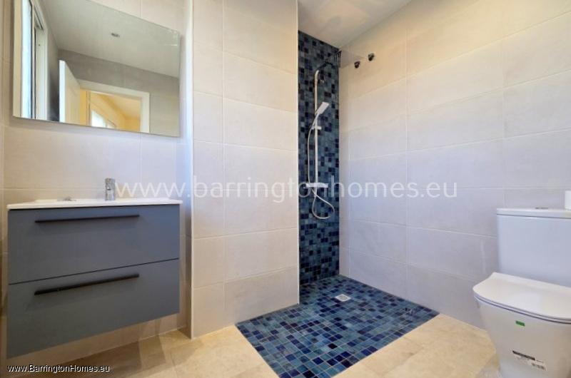 3 Bedroom, Corner Apartment, Duquesa Fairways, Duquesa. 