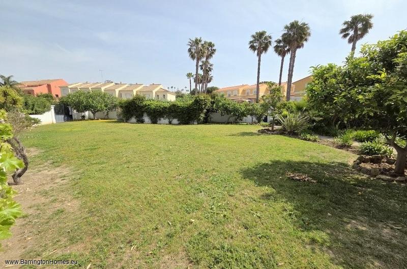Urban Plot, Ocean Golf Villas, Duquesa. 