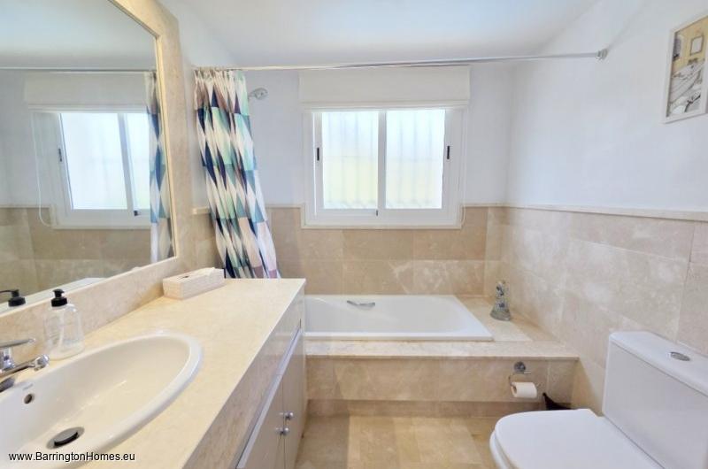 4 Bedroom Private Villa, Ocean Golf Villas, Duquesa. 