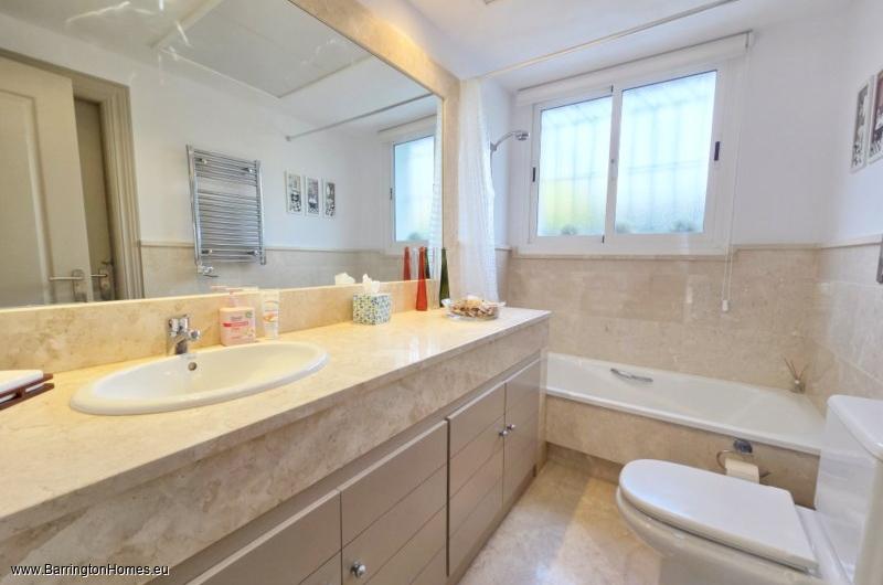 4 Bedroom Private Villa, Ocean Golf Villas, Duquesa. 