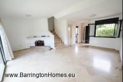 3 Bedroom, 2.5 Bathroom Townhouse, Gunilla, Duquesa. 