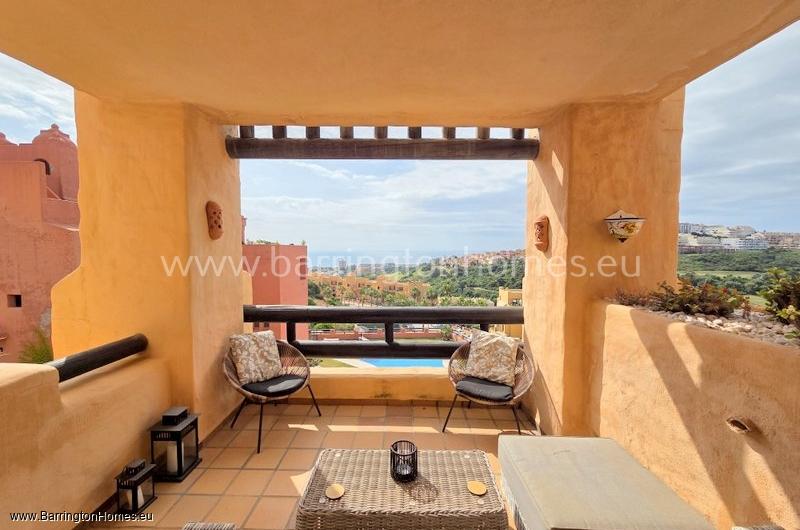 Luxury 2 Bedroom Apartment, Coto Real, Duquesa. 