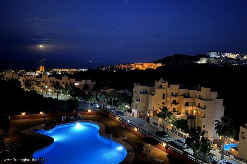 Luxury 2 Bedroom Apartment, Coto Real, Duquesa. 