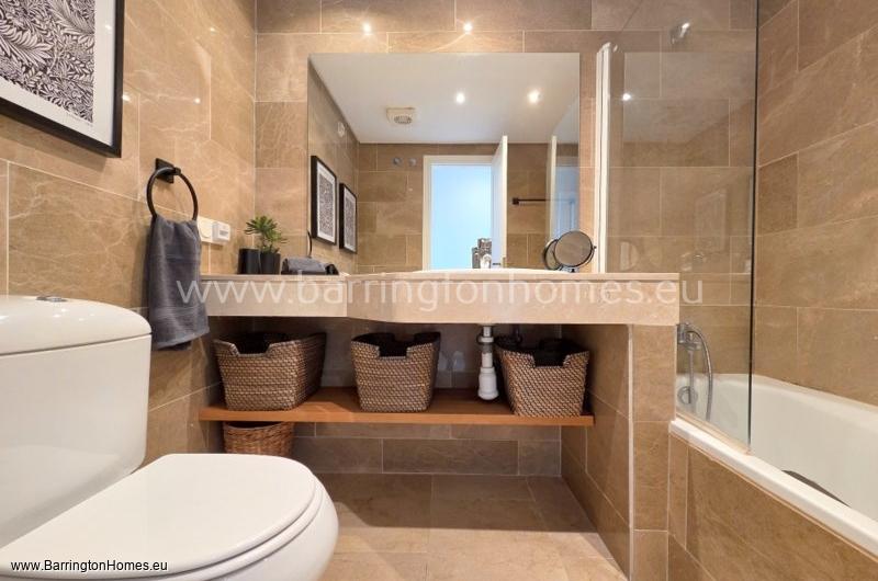 Luxury 2 Bedroom Apartment, Coto Real, Duquesa. 
