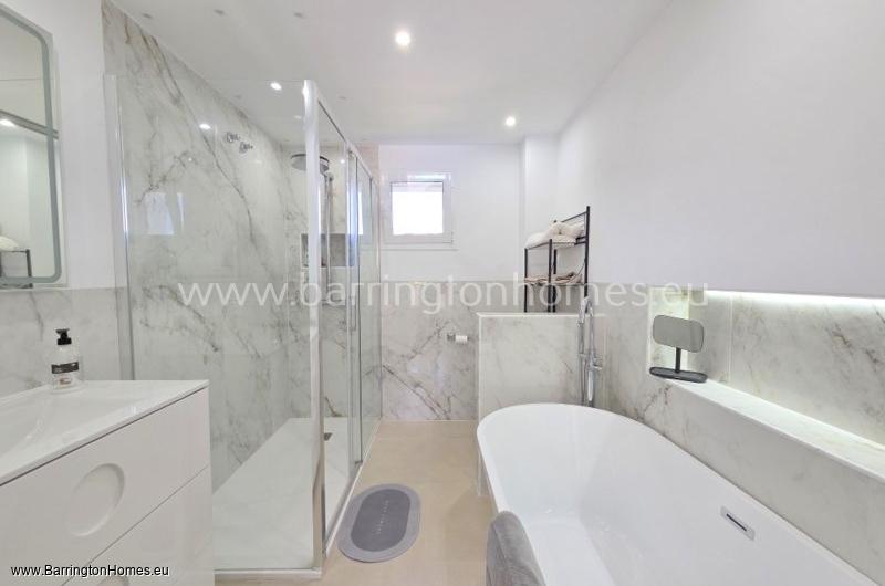 Stunning 3 Bedroom Apartment, Pueblo Camelot, Duquesa. 